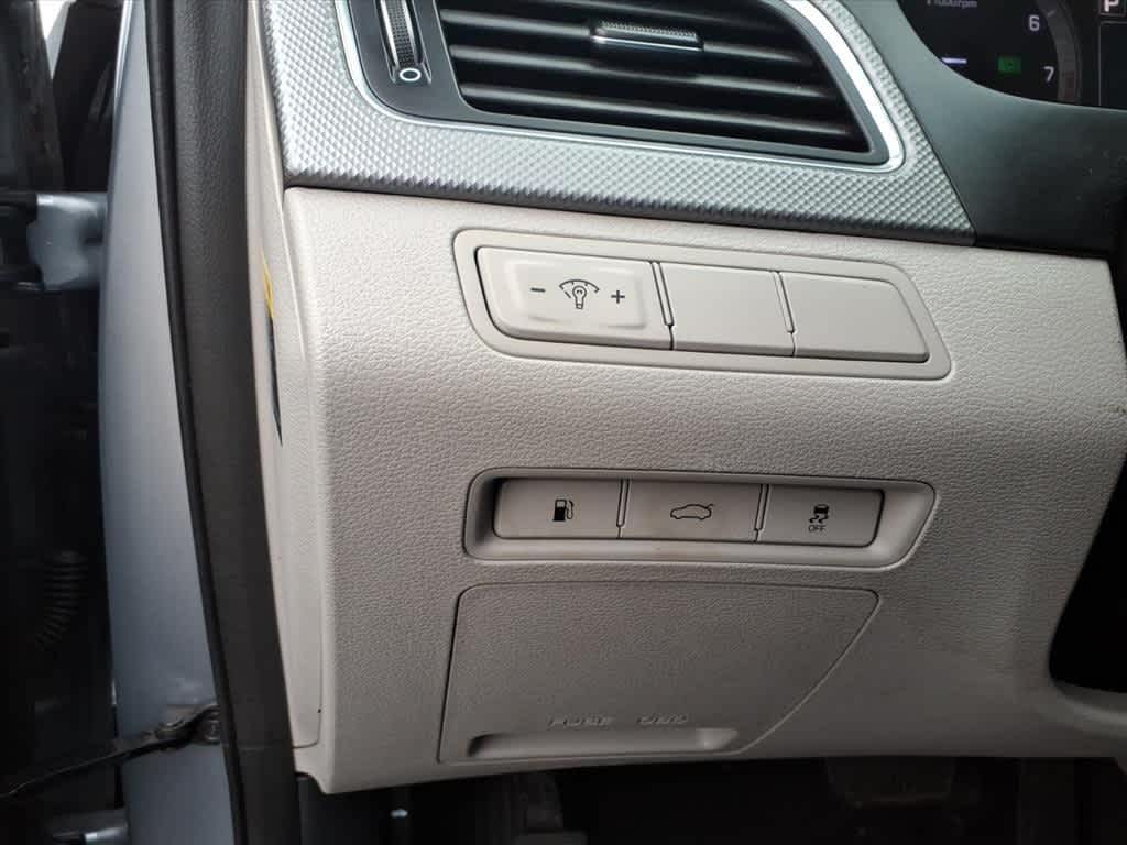 Thumbnail: 2016 Hyundai Sonata - 13