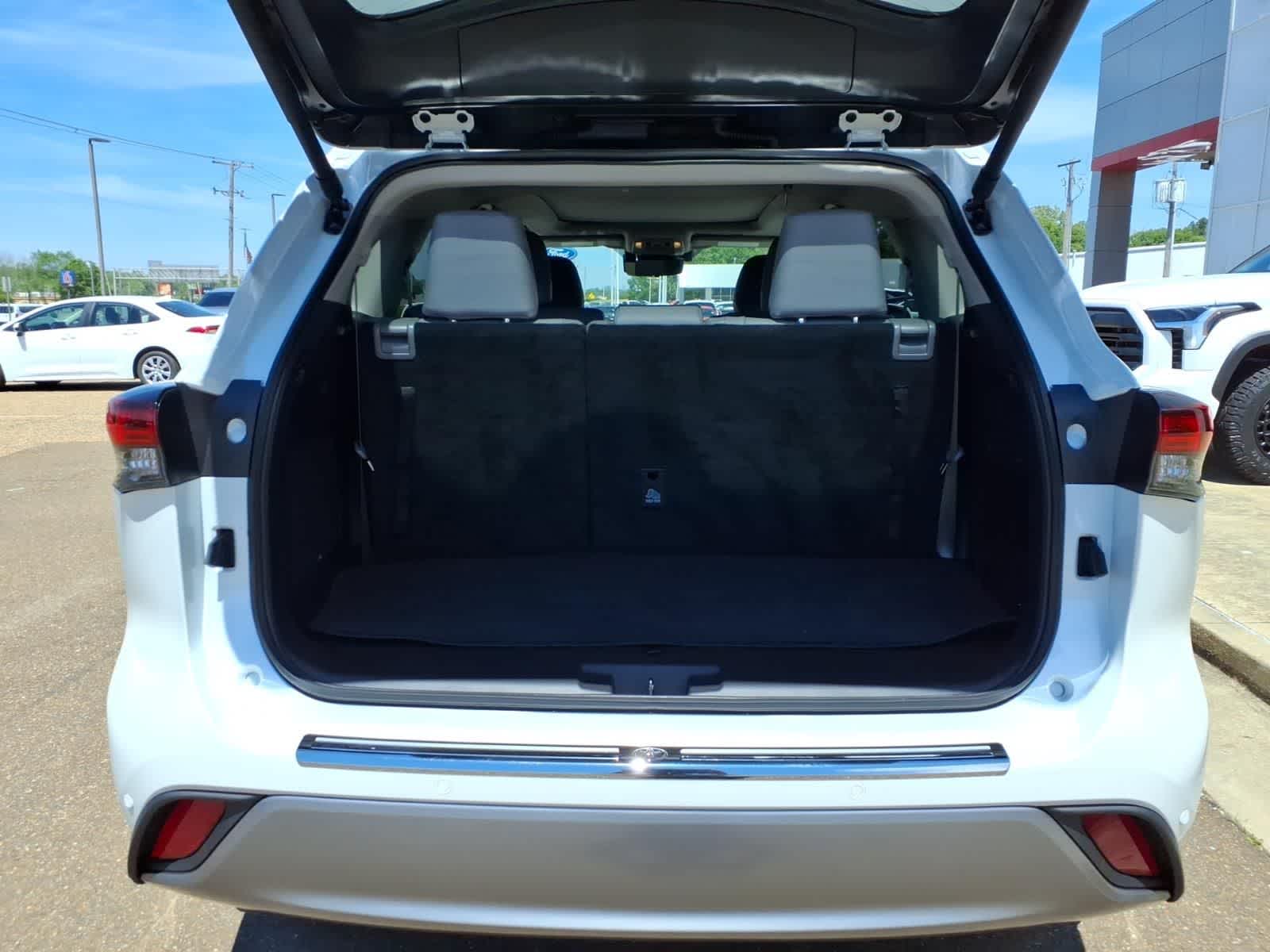 Thumbnail: 2026 Toyota Highlander - 8