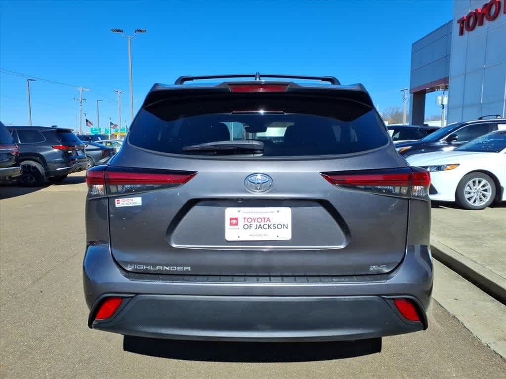 Thumbnail: 2021 Toyota Highlander - 6