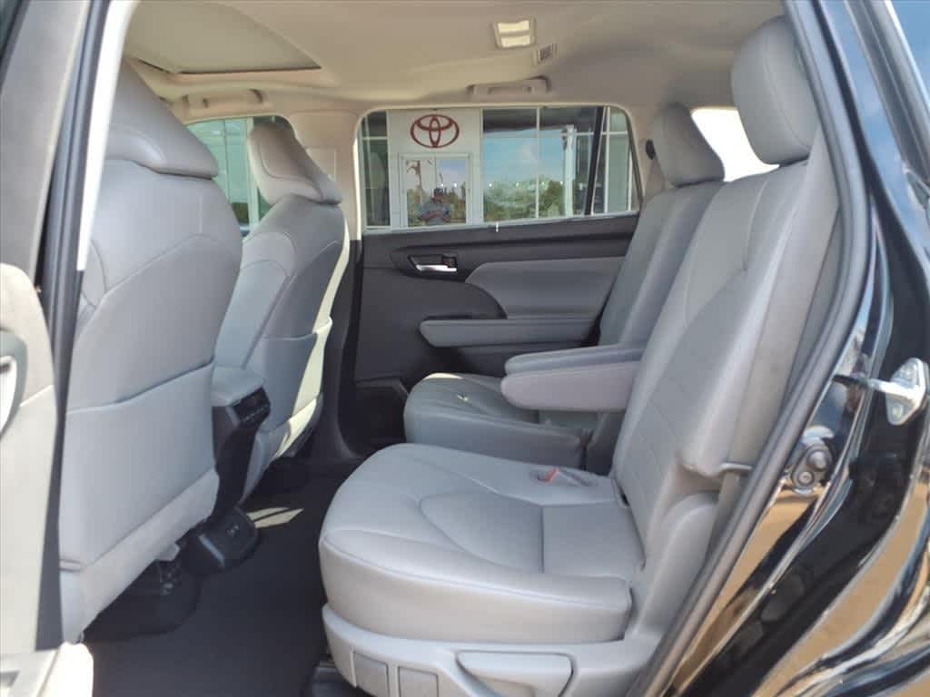 Thumbnail: 2020 Toyota Highlander - 28