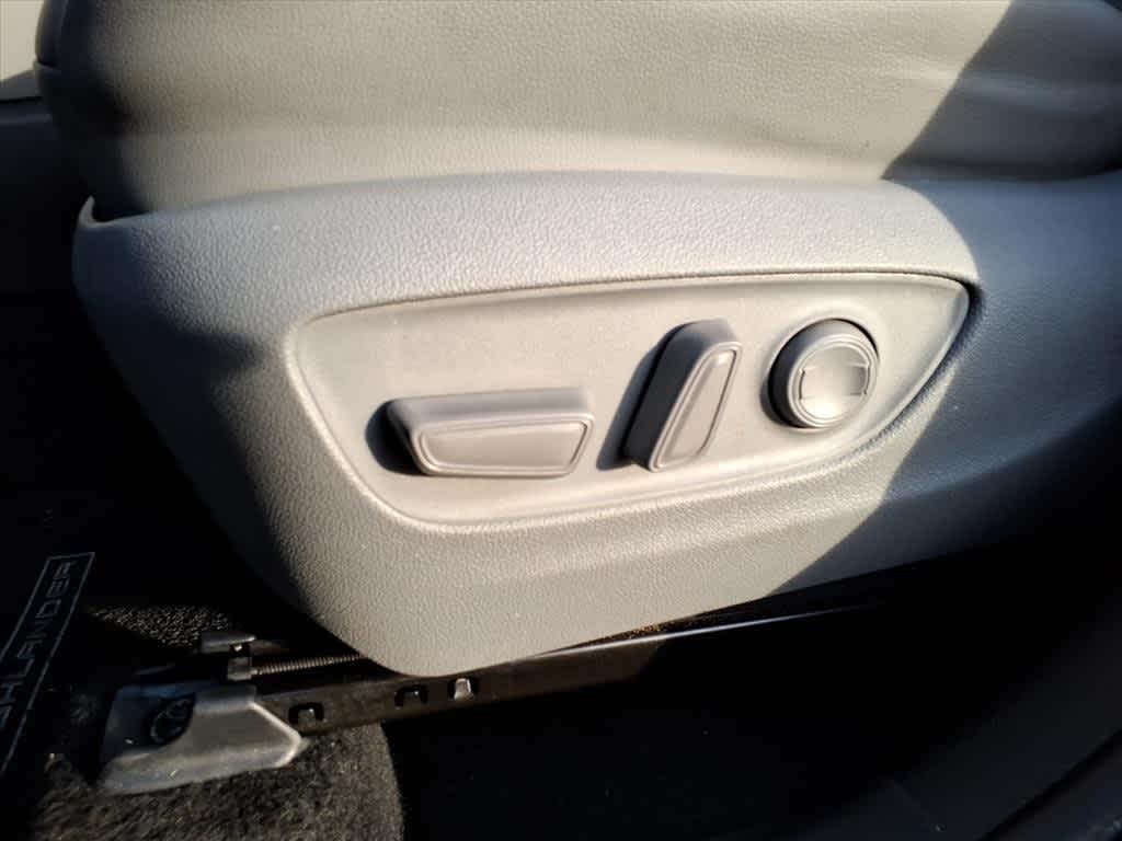 Thumbnail: 2023 Toyota Highlander - 12