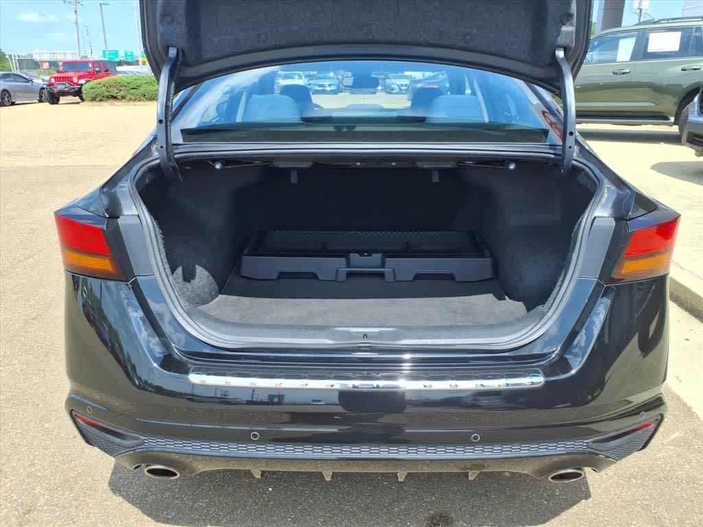 Thumbnail: 2019 Nissan Altima - 8