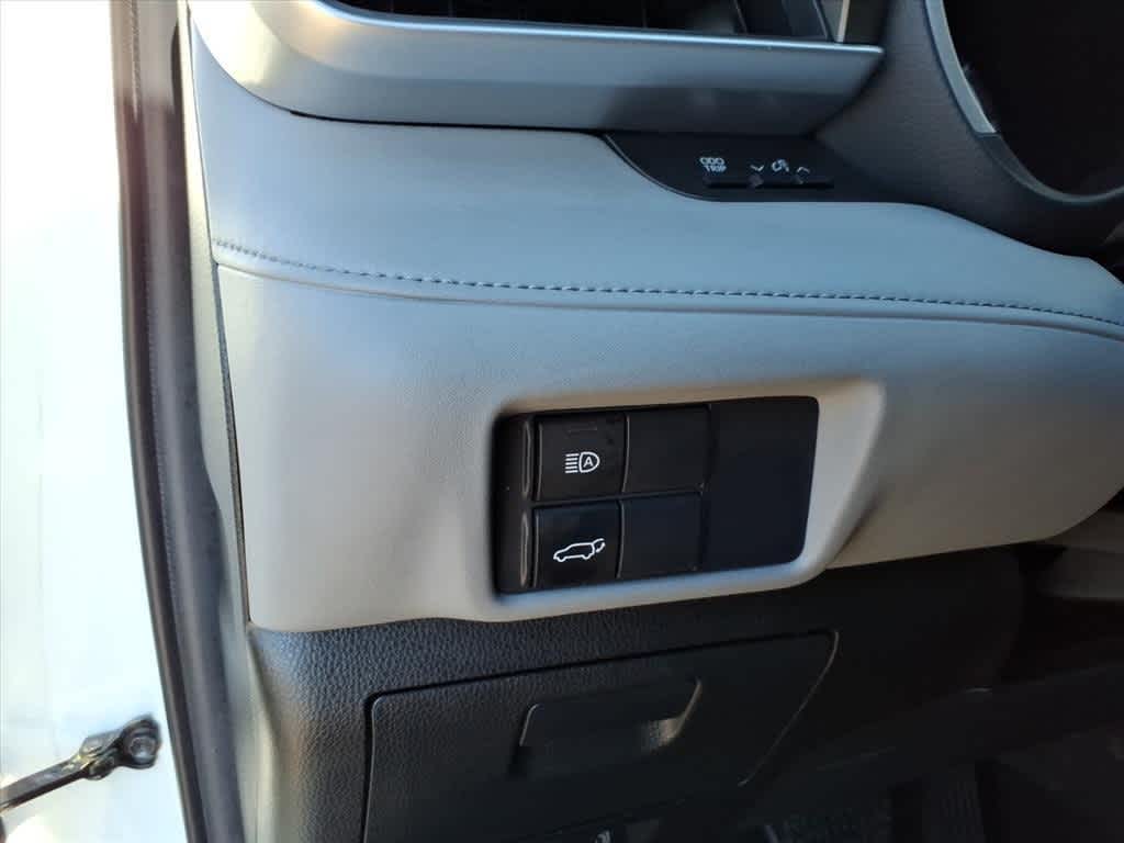 Thumbnail: 2021 Toyota Highlander - 14