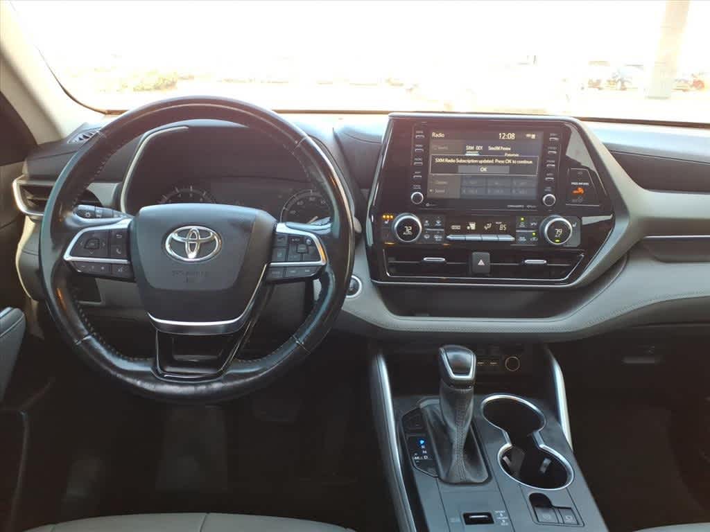 Thumbnail: 2021 Toyota Highlander - 10