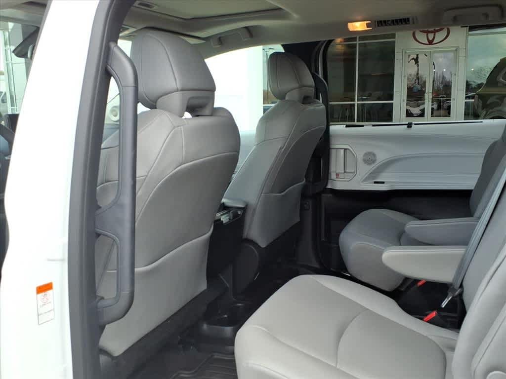 Thumbnail: 2025 Toyota Sienna - 29