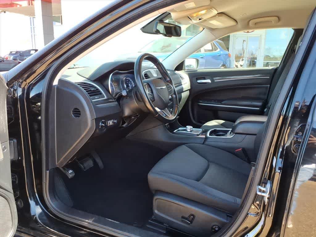 Thumbnail: 2019 Chrysler 300 - 26