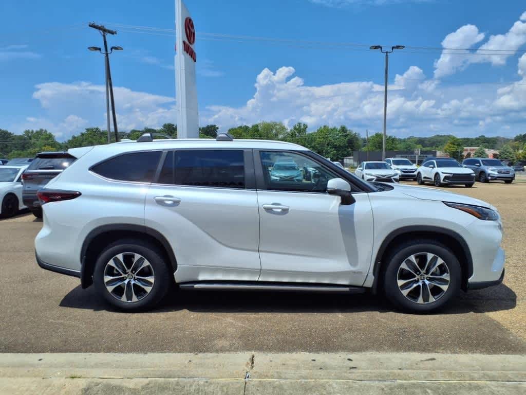 Thumbnail: 2025 Toyota Highlander - 4