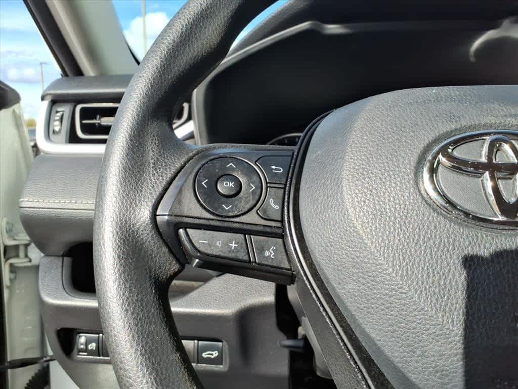 Thumbnail: 2022 Toyota RAV4 - 15