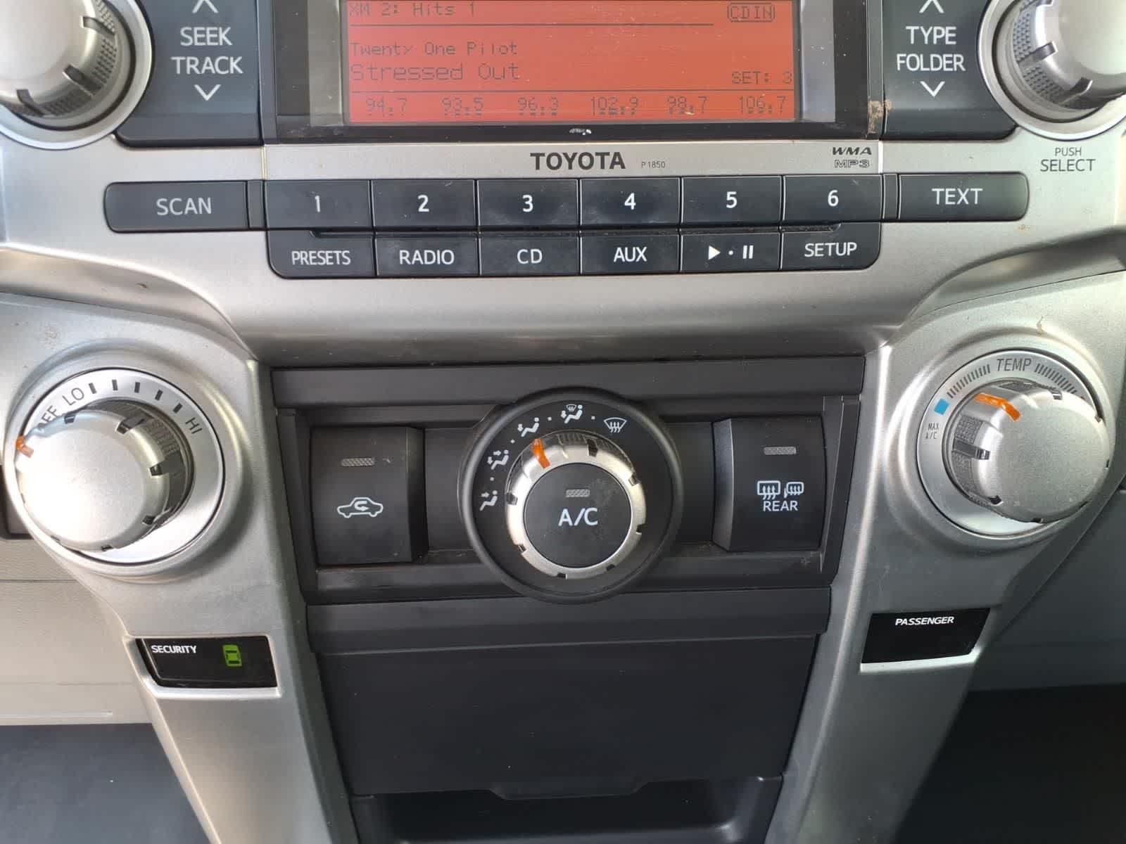 Thumbnail: 2013 Toyota 4Runner - 20