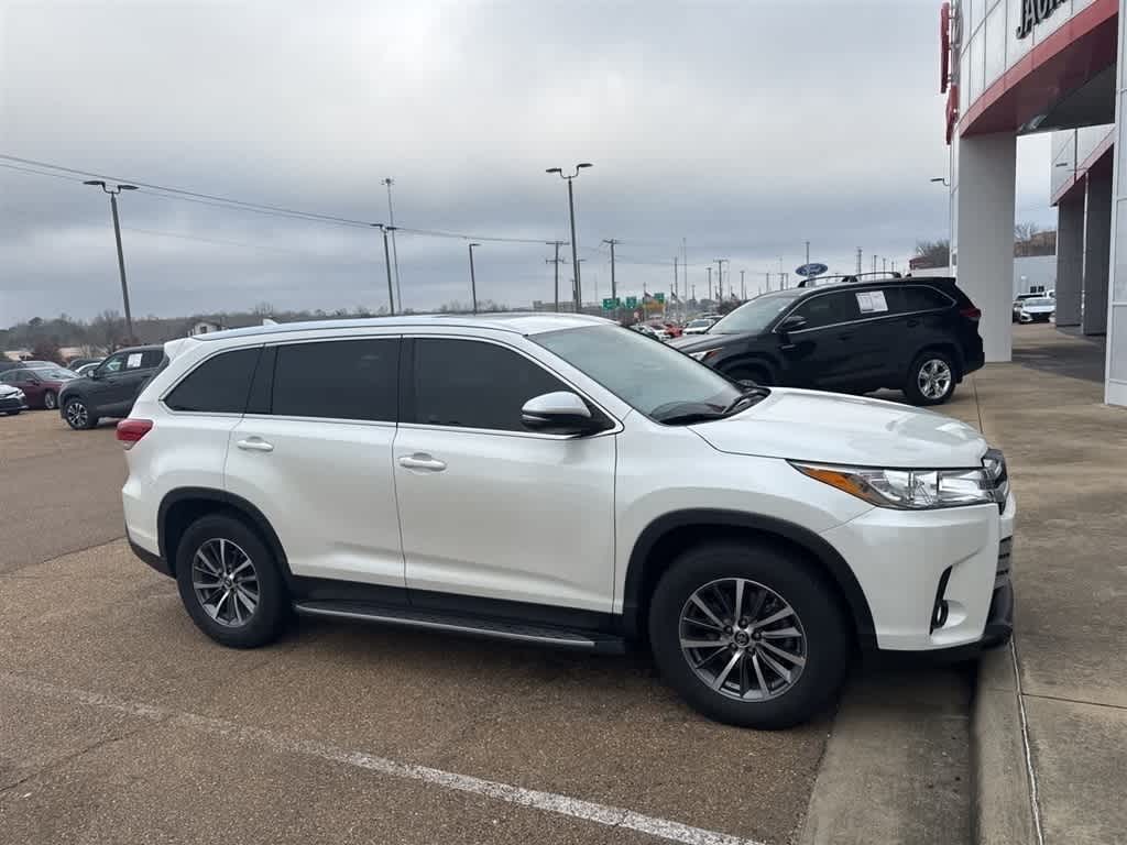 Thumbnail: 2019 Toyota Highlander - 3