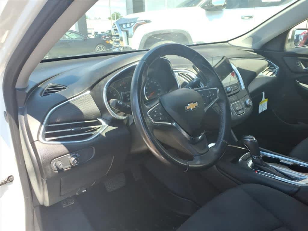 Thumbnail: 2018 Chevrolet Malibu - 10