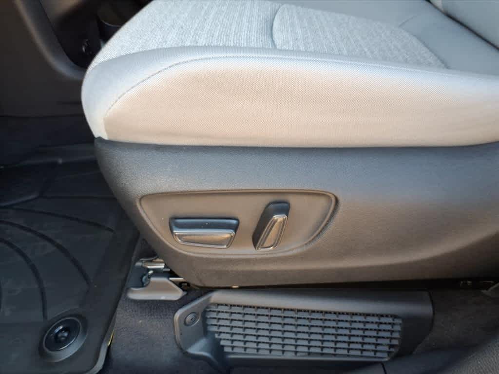 Thumbnail: 2025 Toyota Sienna - 11