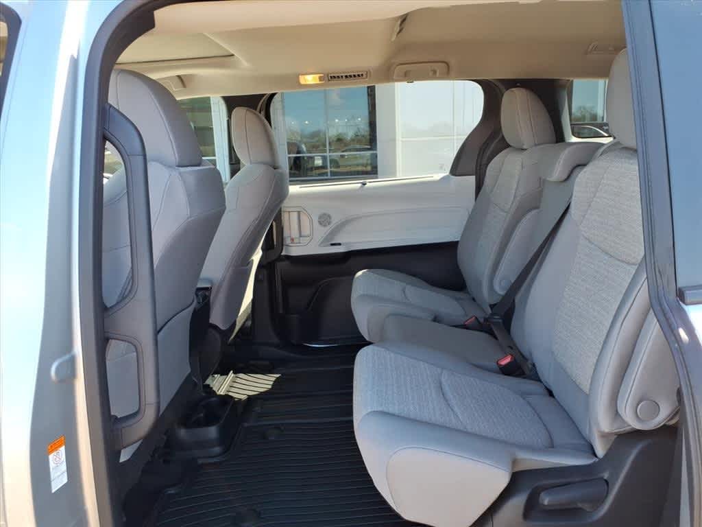 Thumbnail: 2025 Toyota Sienna - 27