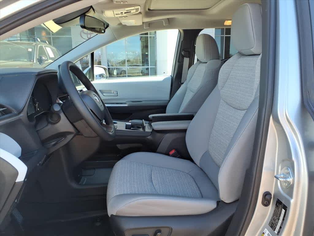 Thumbnail: 2025 Toyota Sienna - 25