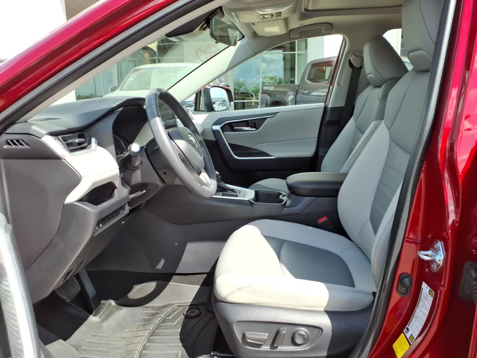 Thumbnail: 2025 Toyota RAV4 - 25