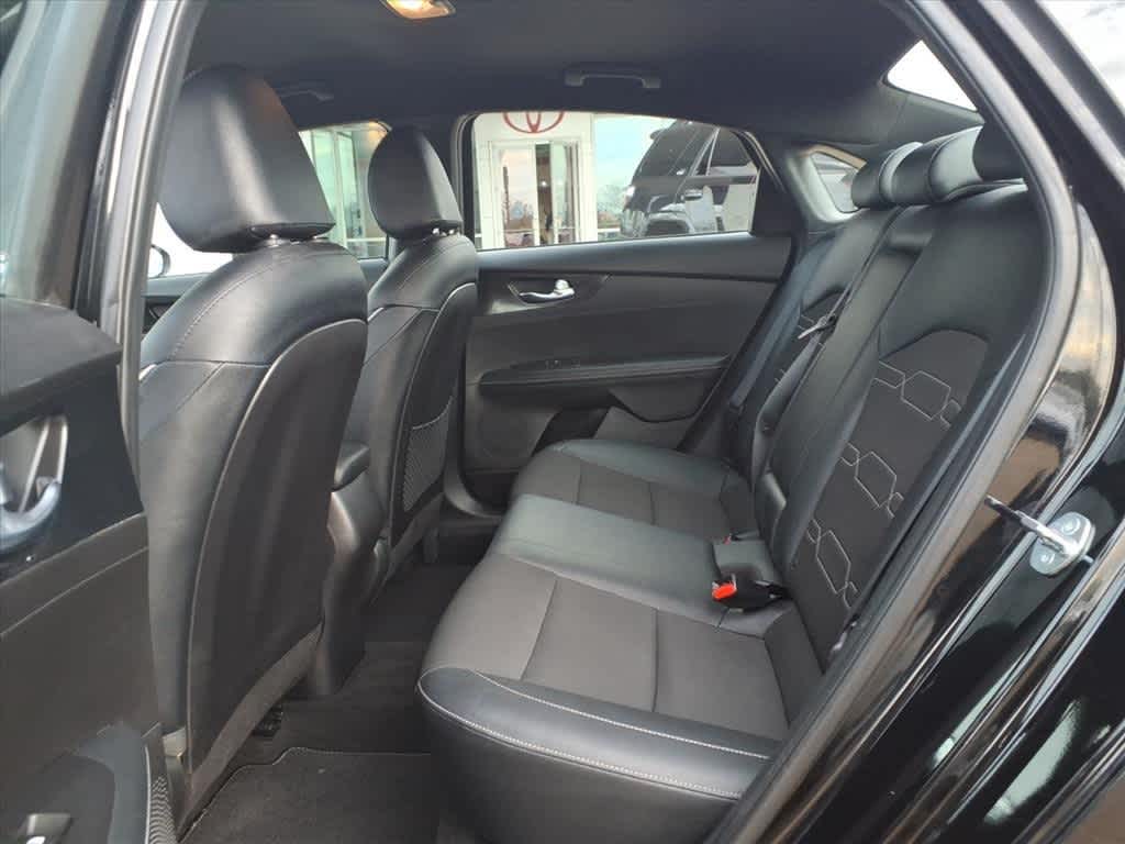 Thumbnail: 2023 Kia Forte - 28