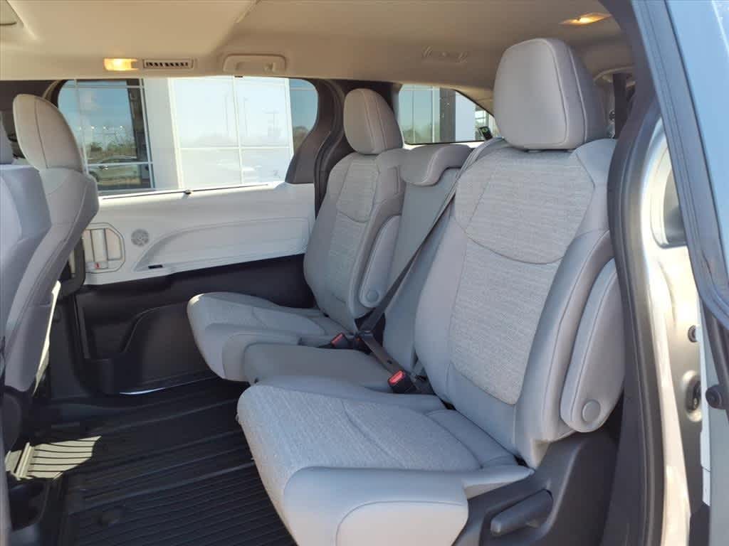 Thumbnail: 2025 Toyota Sienna - 28