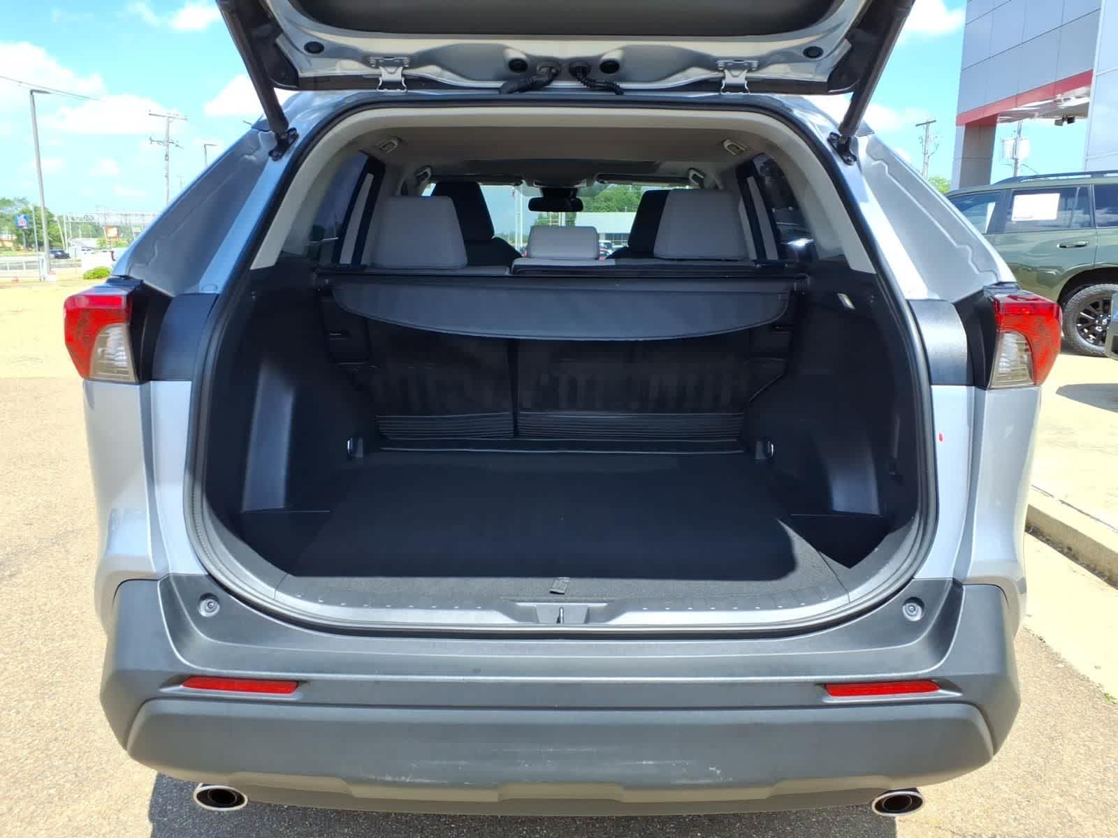 Thumbnail: 2023 Toyota RAV4 - 8