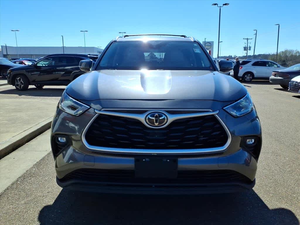 Thumbnail: 2021 Toyota Highlander - 2