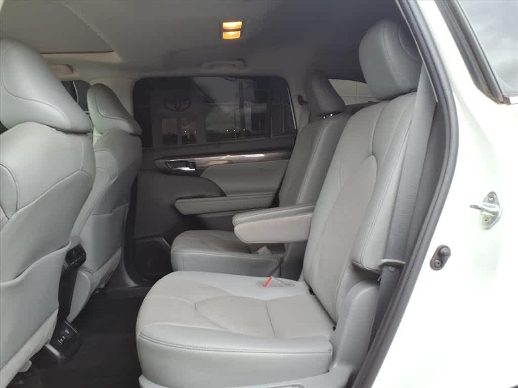 Thumbnail: 2021 Toyota Highlander - 29