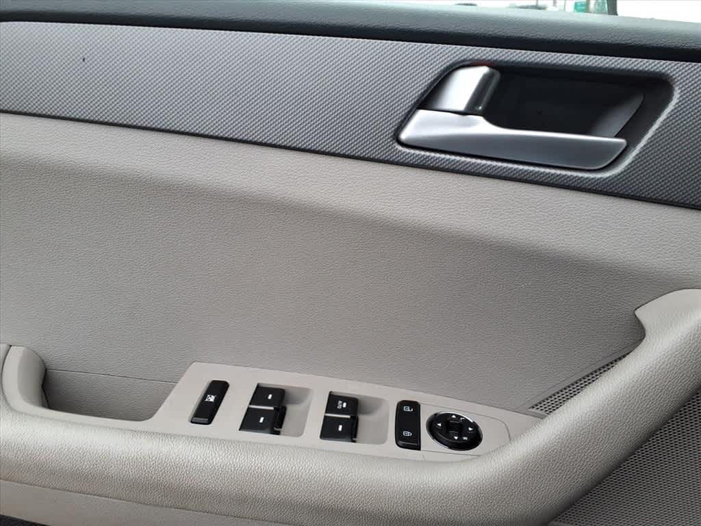 Thumbnail: 2016 Hyundai Sonata - 12