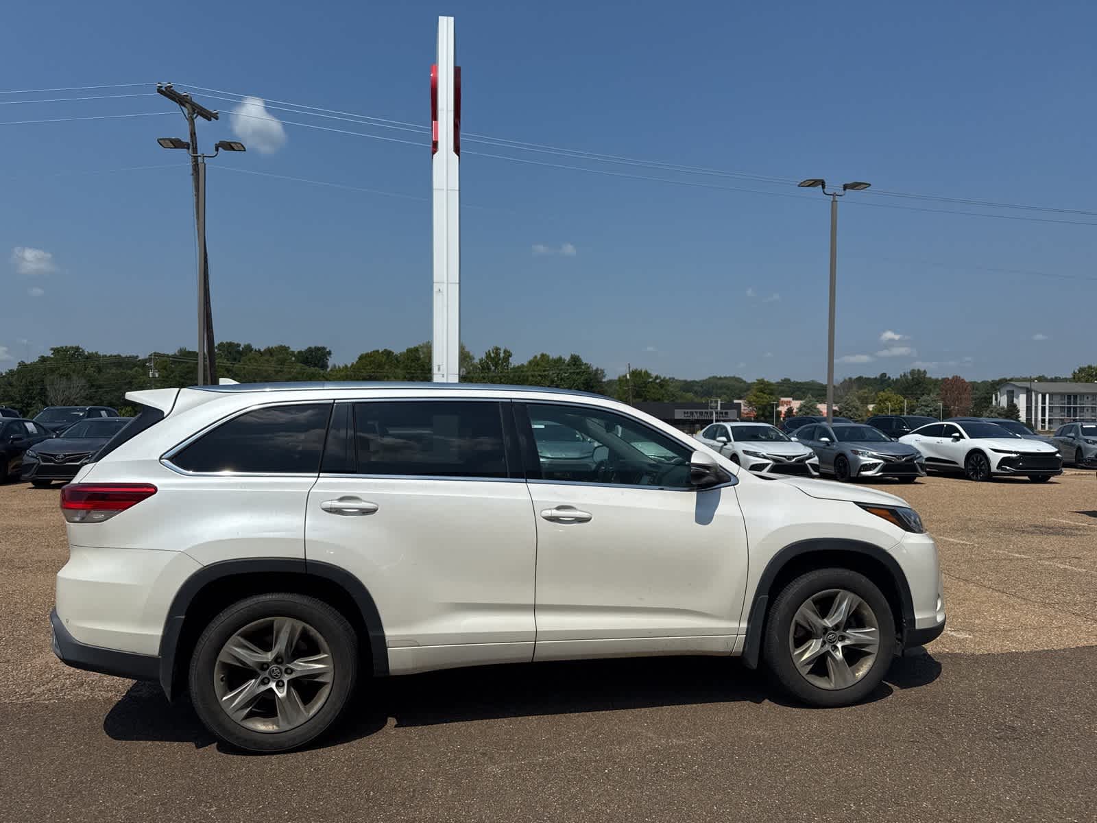 Thumbnail: 2018 Toyota Highlander - 4