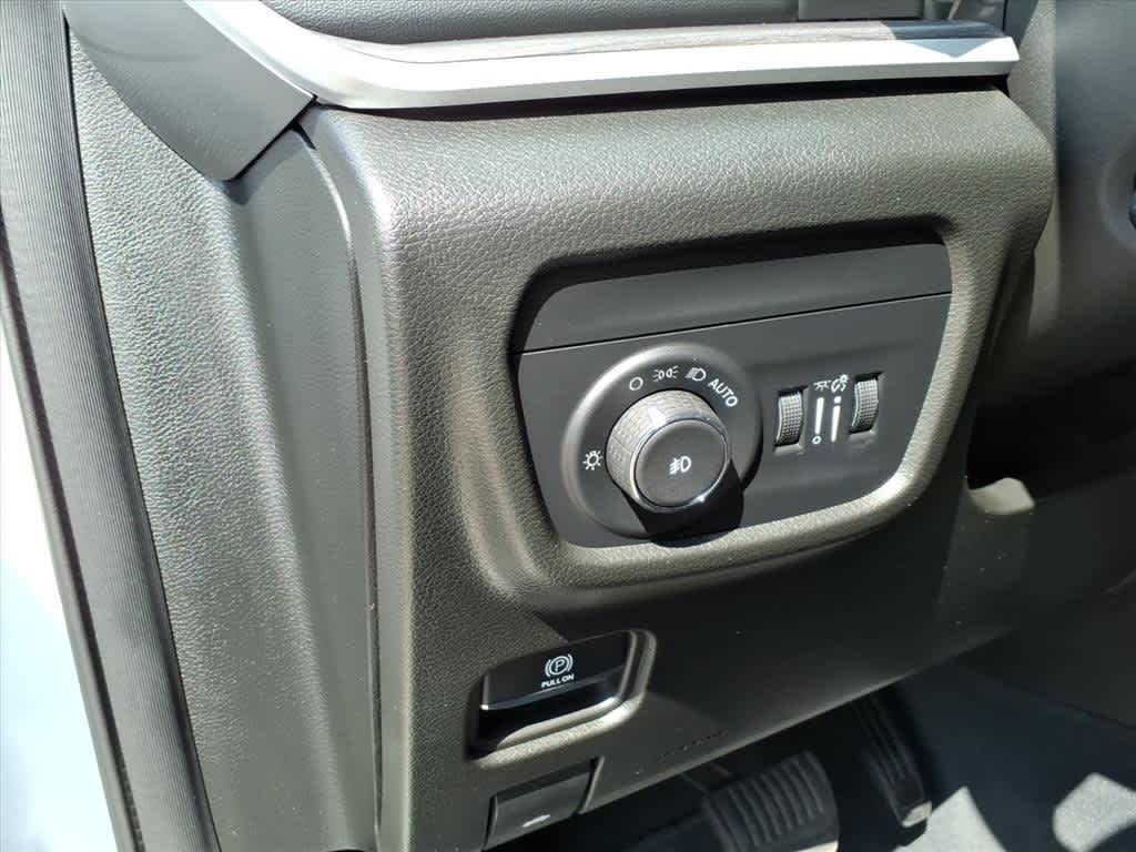 Thumbnail: 2023 Jeep Grand Cherokee - 14