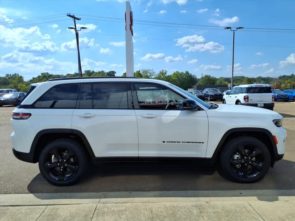 Thumbnail: 2023 Jeep Grand Cherokee - 4