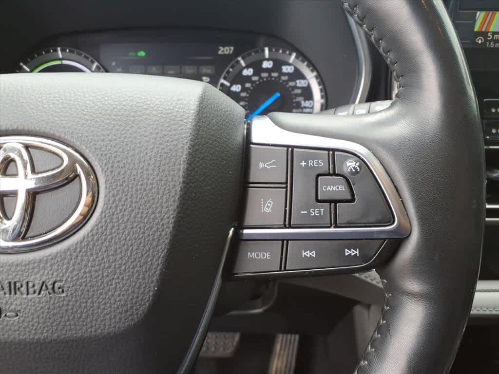 Thumbnail: 2021 Toyota Highlander - 16
