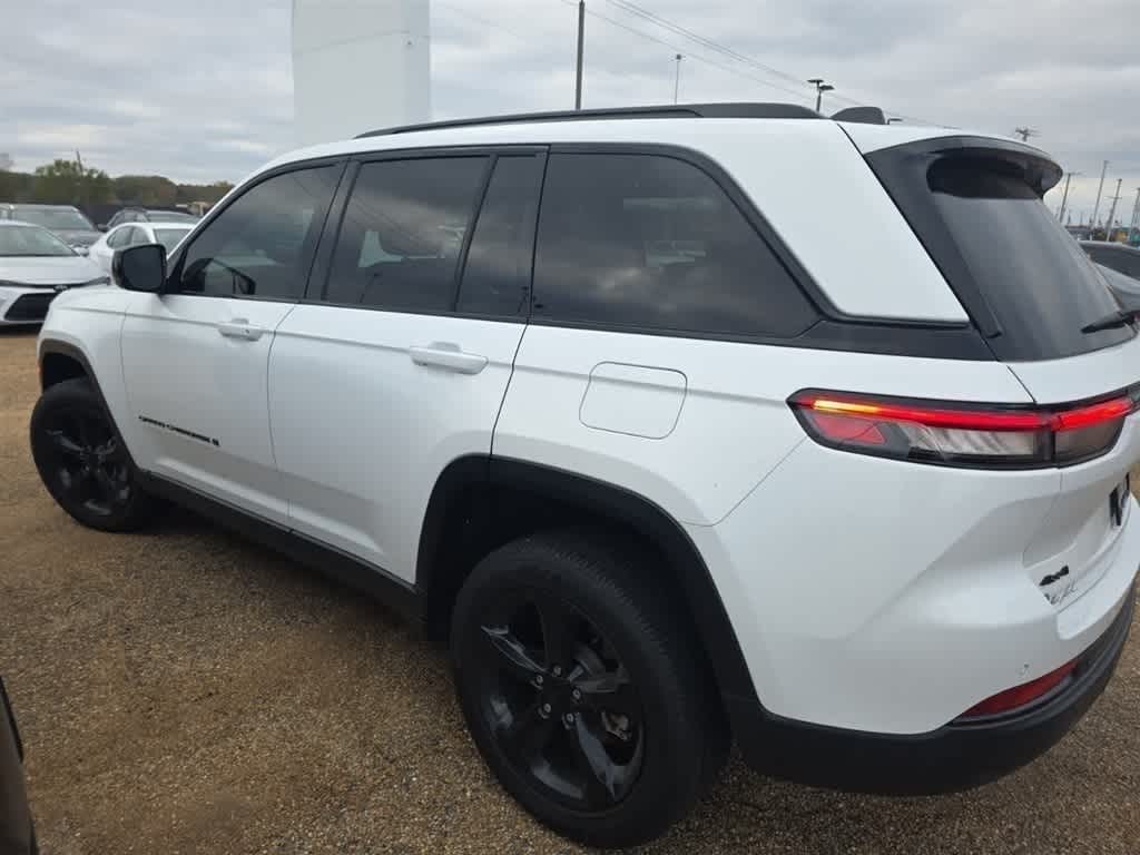 Thumbnail: 2023 Jeep Grand Cherokee - 4