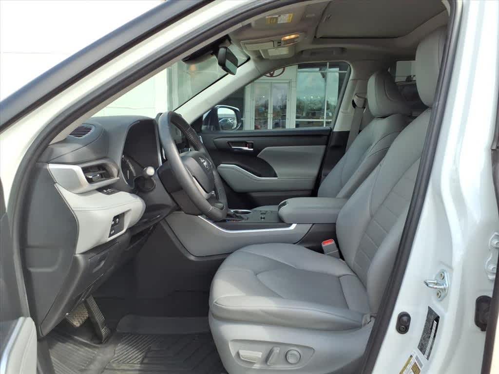 Thumbnail: 2024 Toyota Highlander - 24