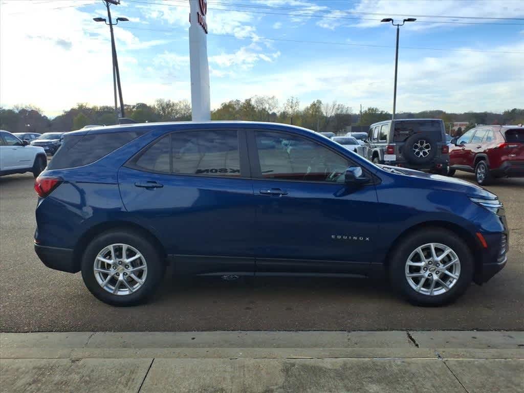 Thumbnail: 2022 Chevrolet Equinox - 4