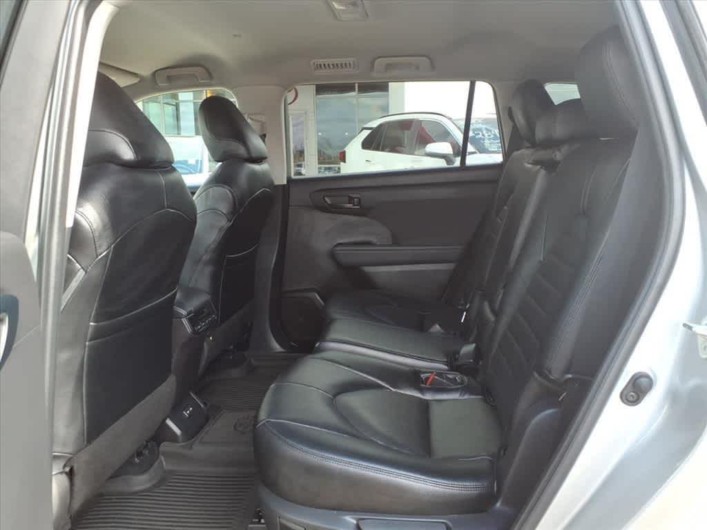 Thumbnail: 2022 Toyota Highlander - 27