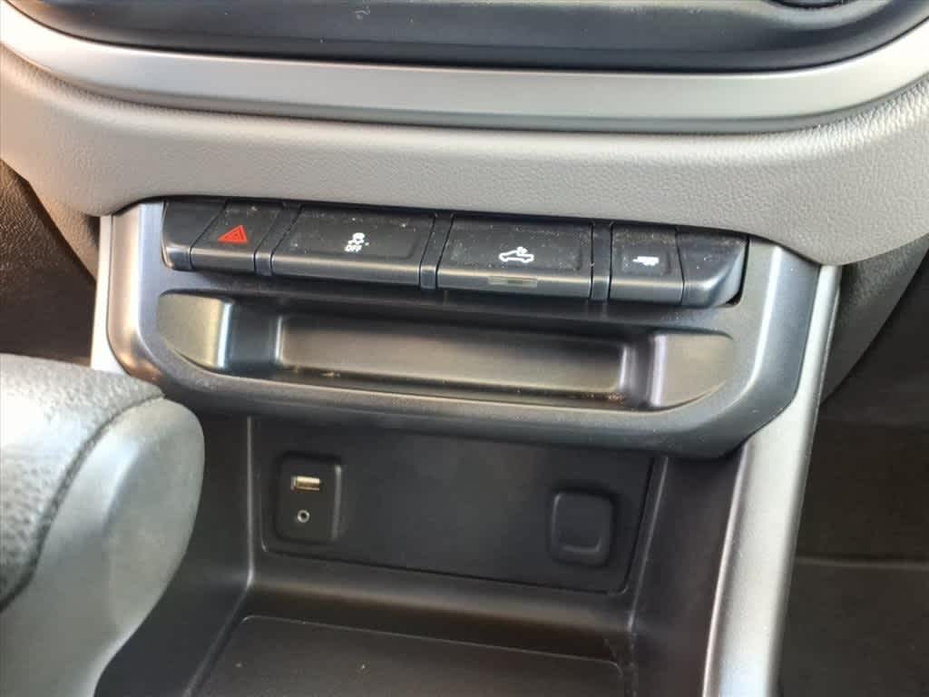 Thumbnail: 2016 Chevrolet Colorado - 19