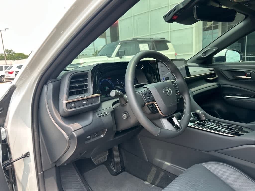 2025 Toyota Crown Platinum 11
