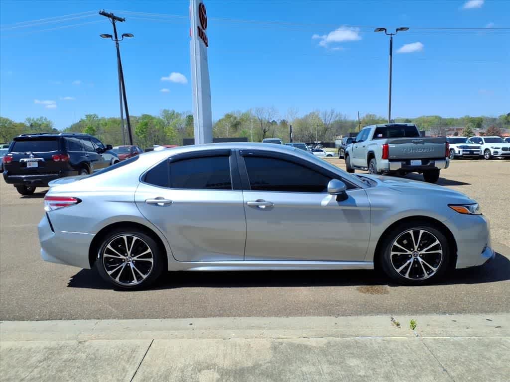 Thumbnail: 2020 Toyota Camry - 4