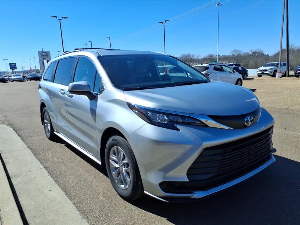 Thumbnail: 2025 Toyota Sienna - 3