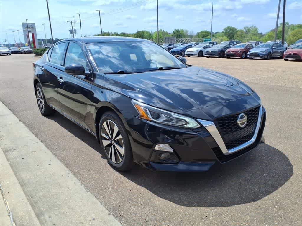 Thumbnail: 2019 Nissan Altima - 3