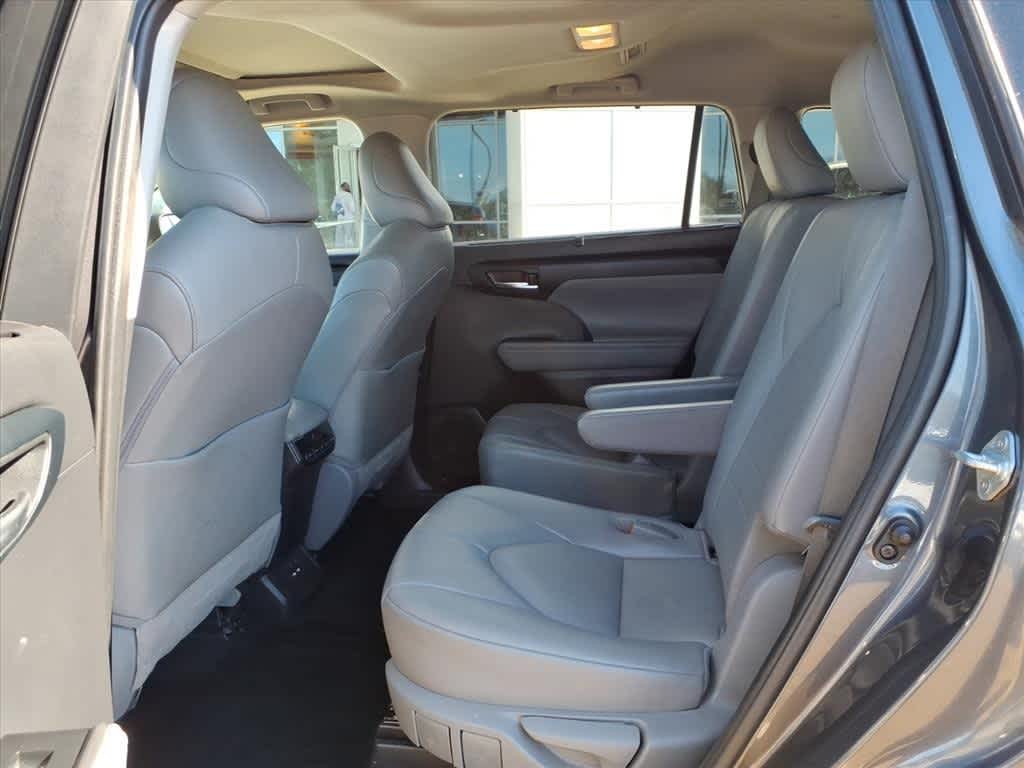 Thumbnail: 2021 Toyota Highlander - 27