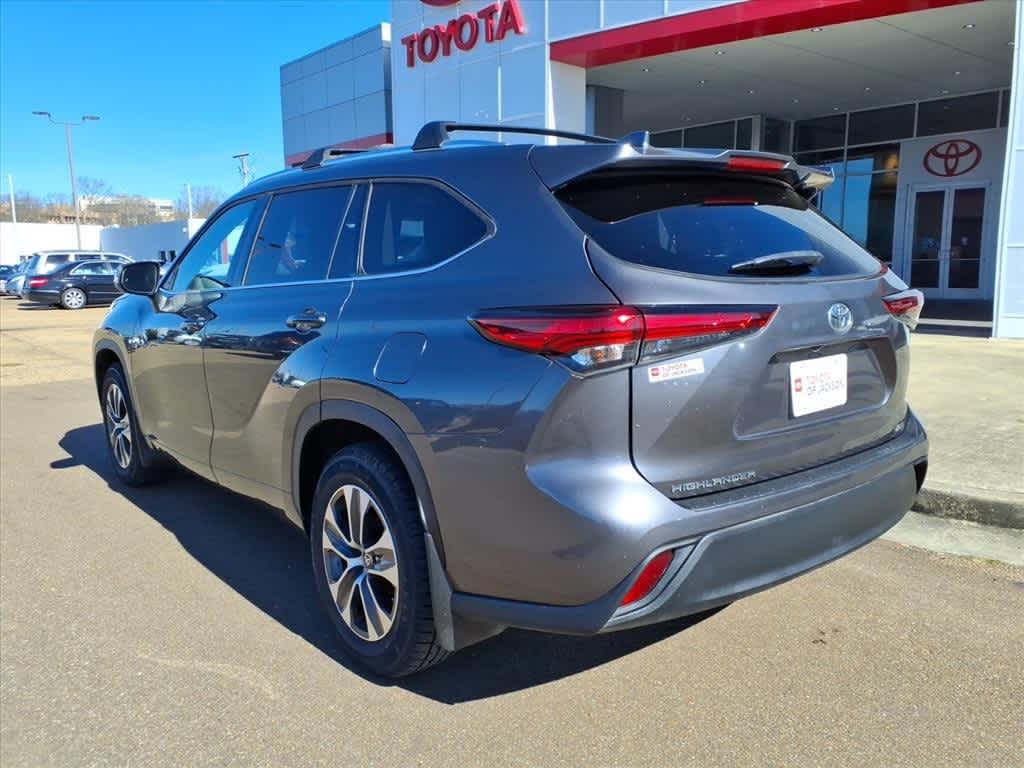 Thumbnail: 2021 Toyota Highlander - 7