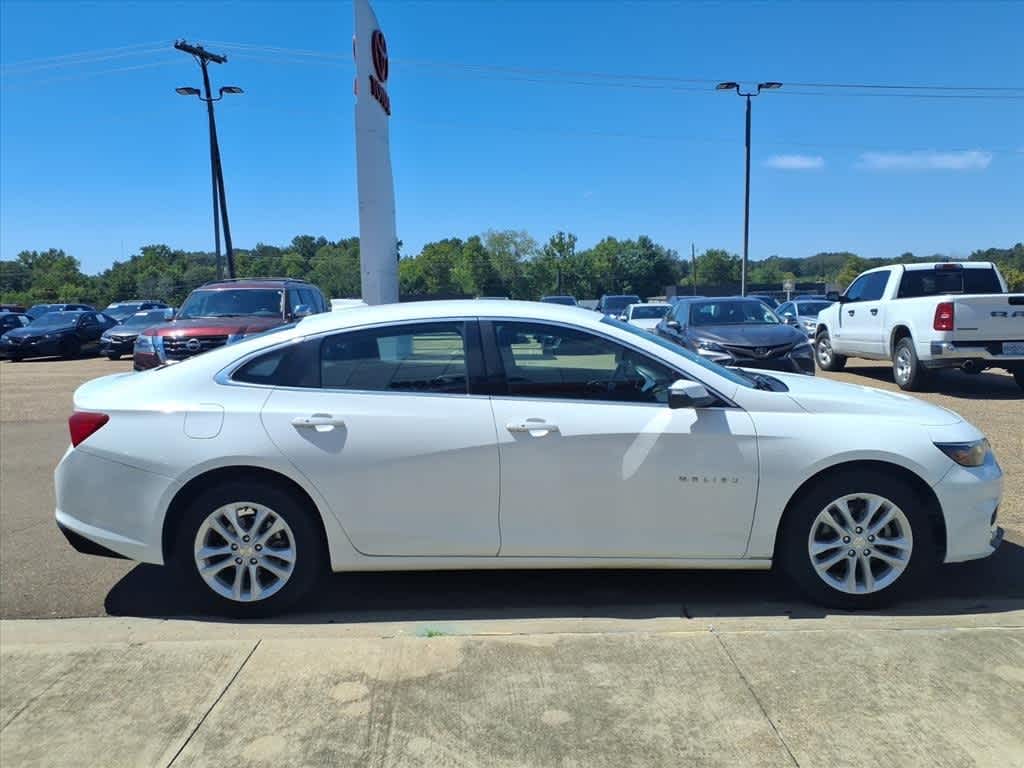 Thumbnail: 2018 Chevrolet Malibu - 4