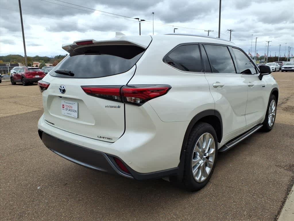 Thumbnail: 2021 Toyota Highlander - 5