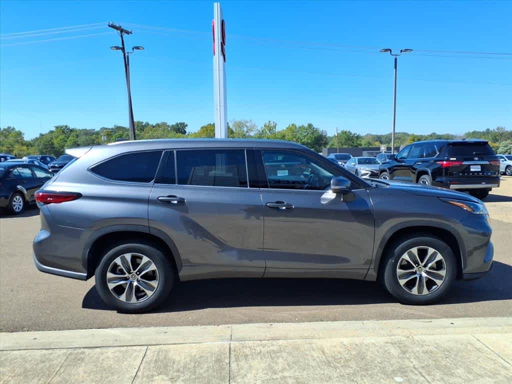 Thumbnail: 2021 Toyota Highlander - 4