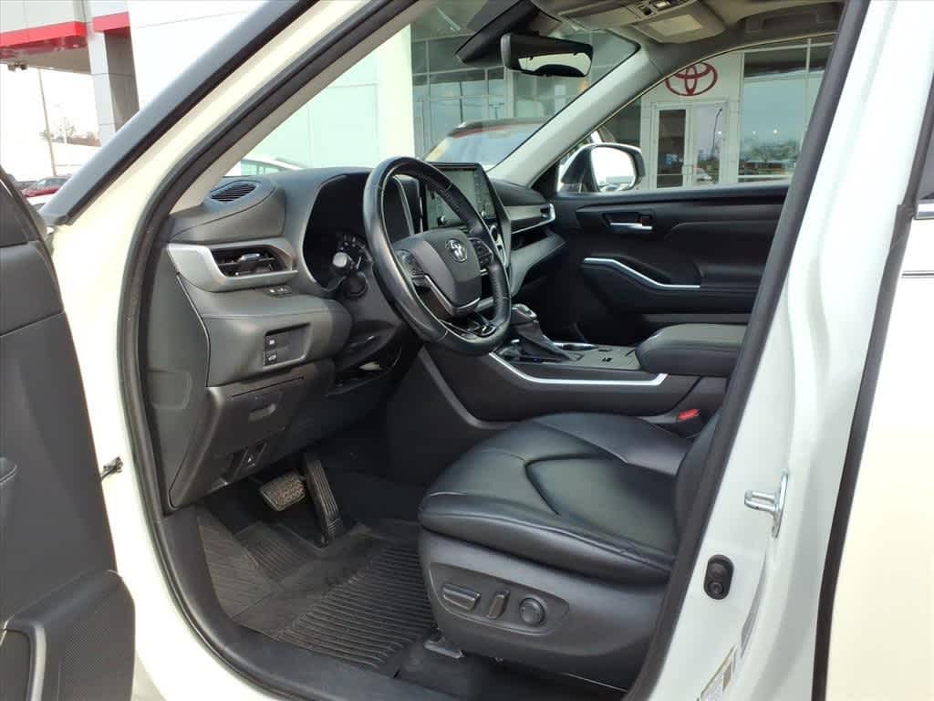 Thumbnail: 2021 Toyota Highlander - 26