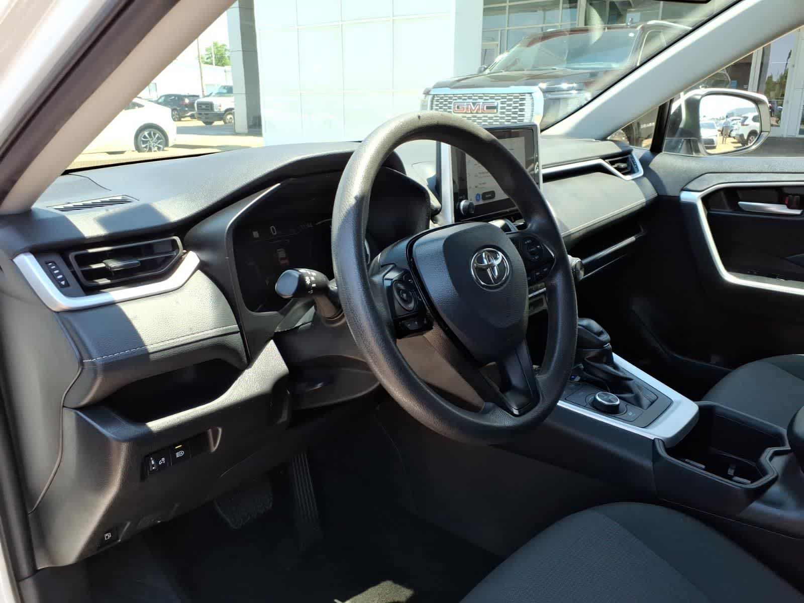 Thumbnail: 2025 Toyota RAV4 - 10