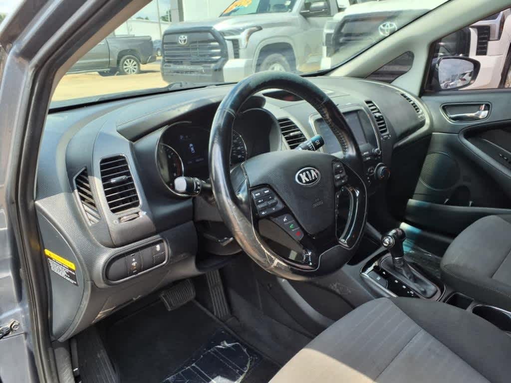 Thumbnail: 2017 Kia Forte - 10