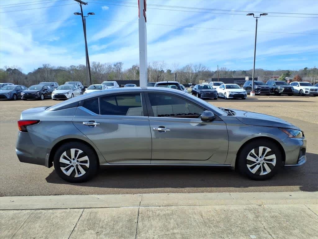 Thumbnail: 2023 Nissan Altima - 4