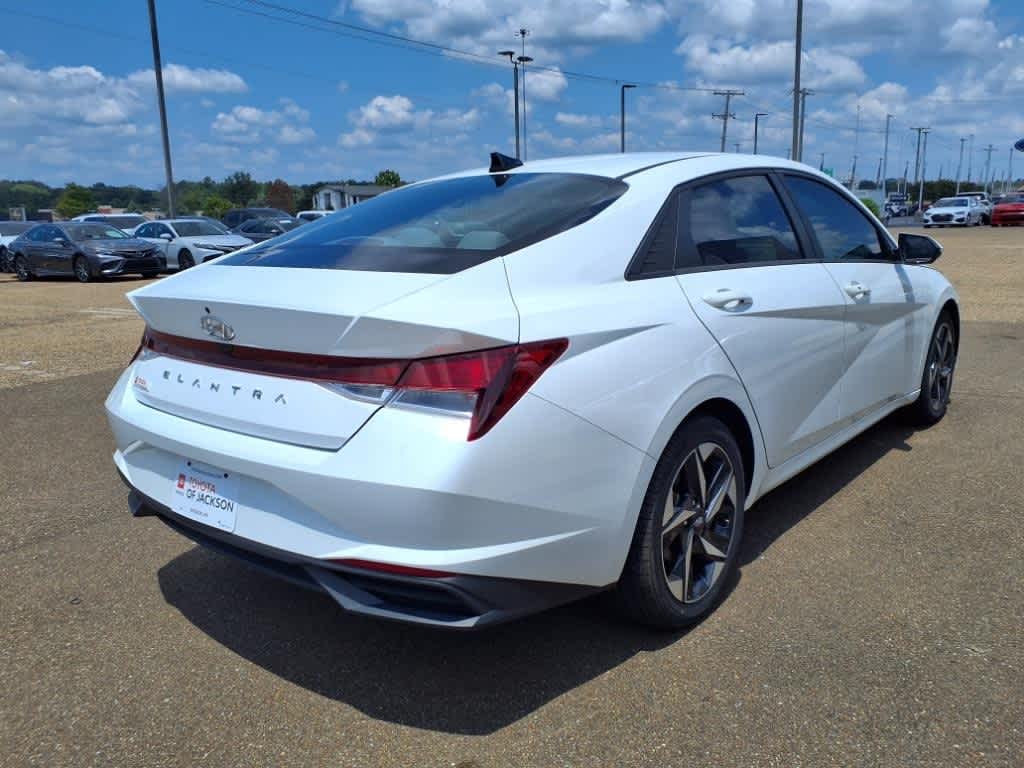 Thumbnail: 2023 Hyundai Elantra - 5