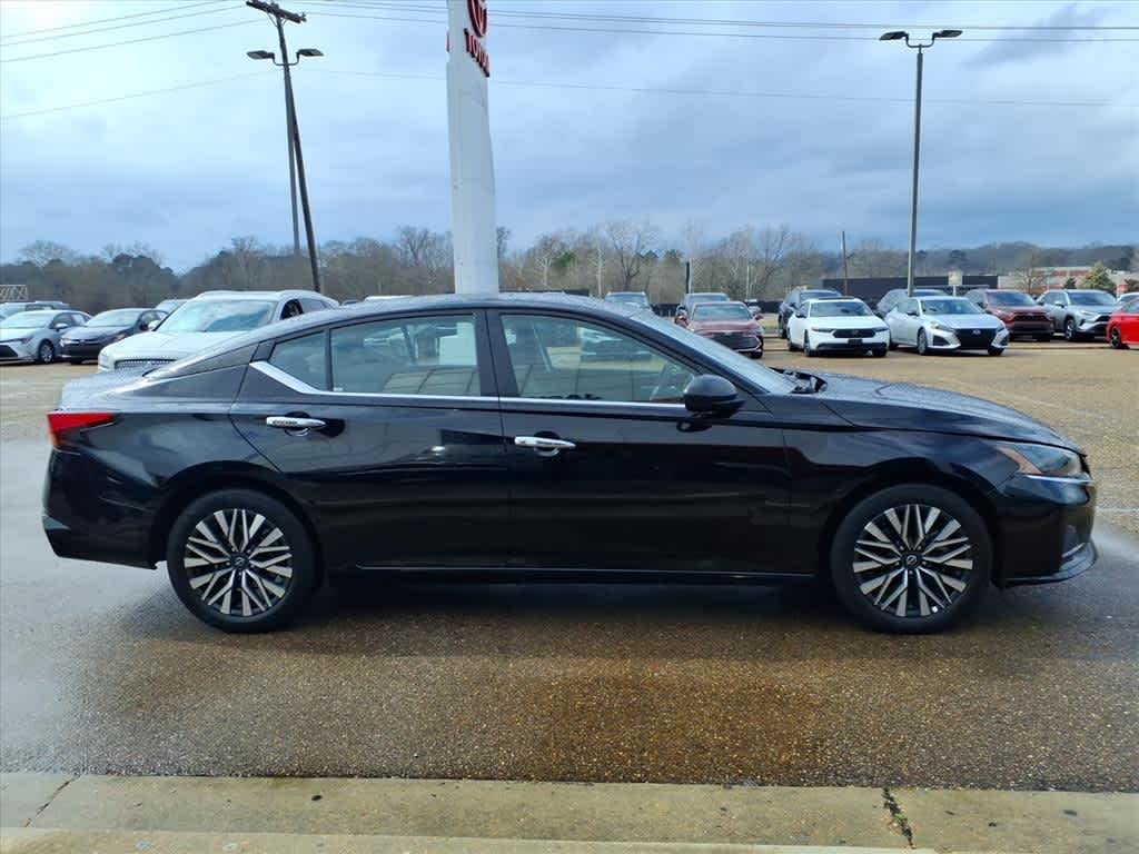 Thumbnail: 2025 Nissan Altima - 4