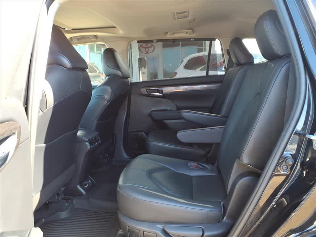 Thumbnail: 2020 Toyota Highlander - 28